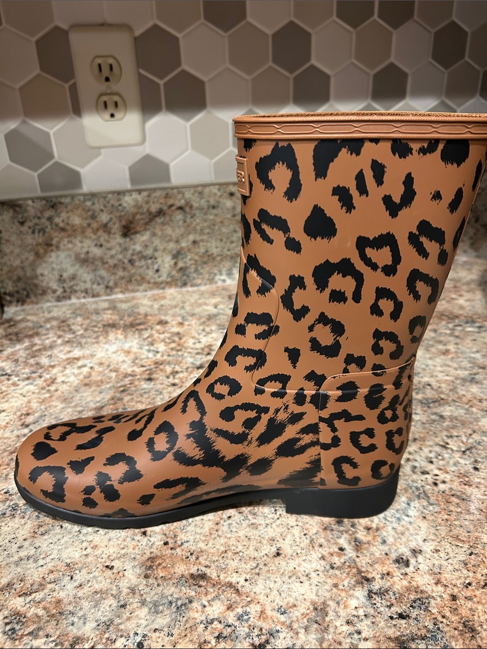Hunter Original Refined Short Leopard Print Short Rain Boots — Worn Once 9 - Picture 6 of 14